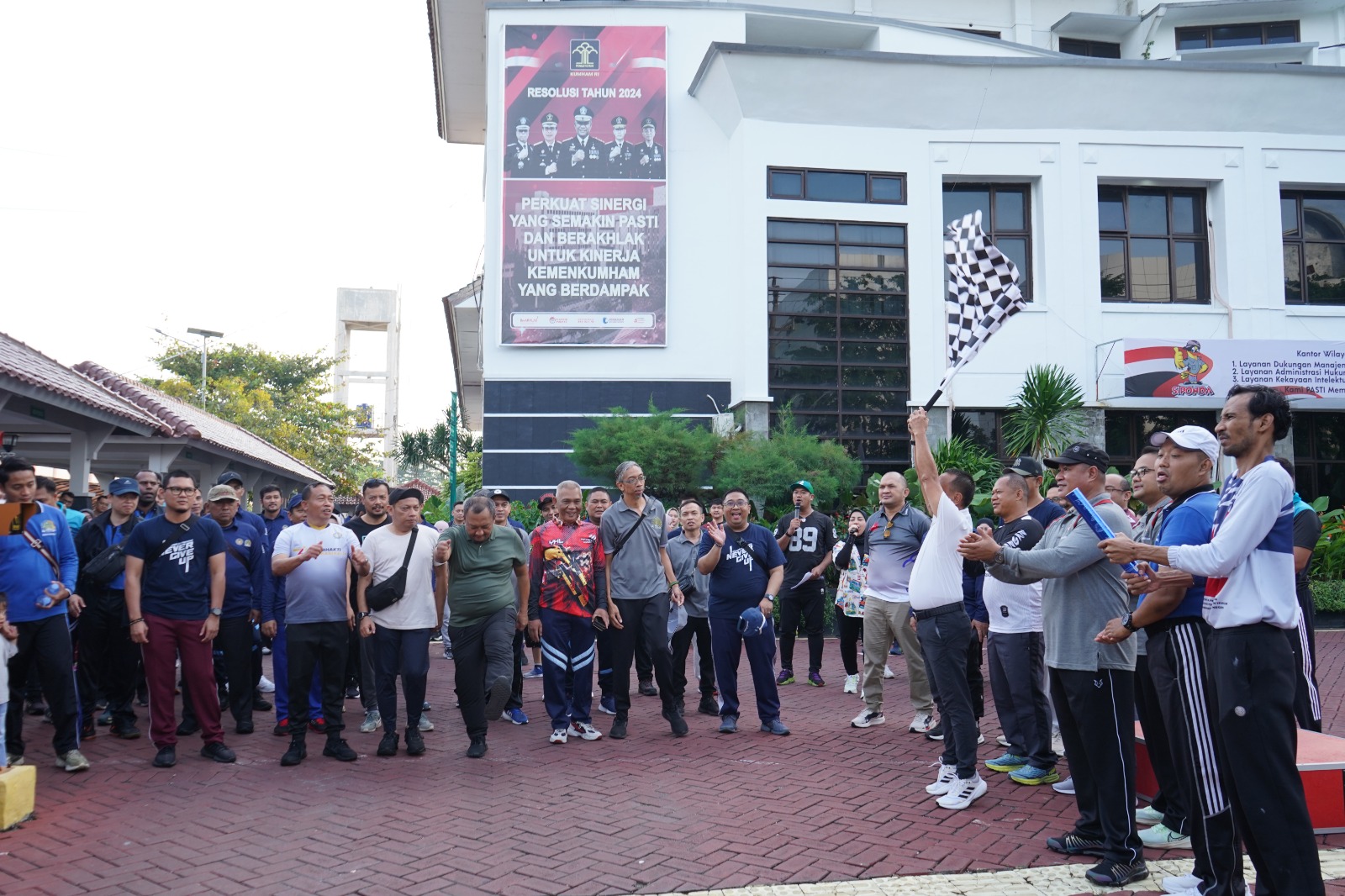Semarak Fun Walk HBI ke-75: Pererat Kebersamaan Antarpegawai di Jawa Tengah